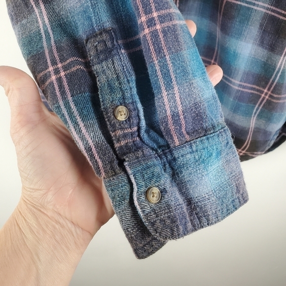 AMERICAN Eagle Flannel Button Up Shirt Womens Small Destroyed Blue Pink Plaid - Picture 9 of 13